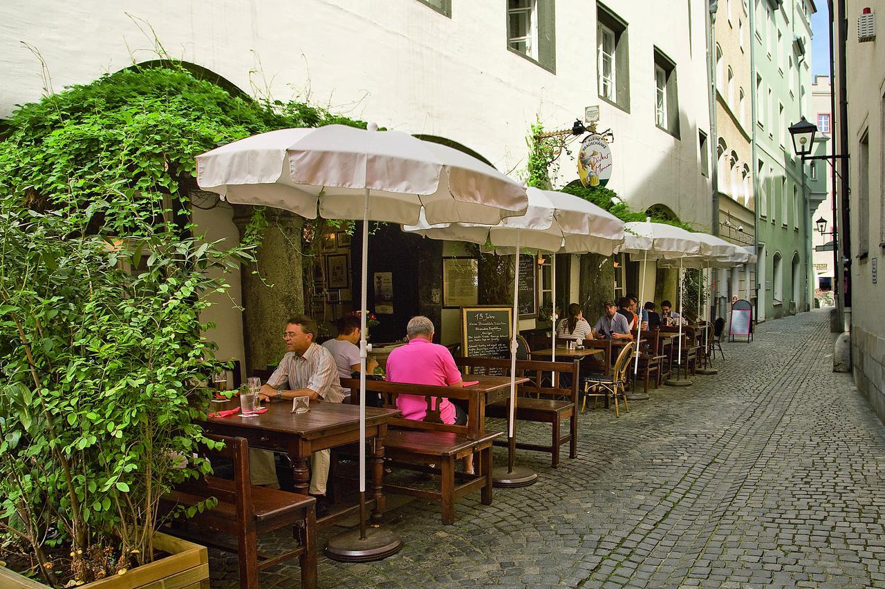 Restaurant Dicker Mann Hotel Zum Blauen Krebs ريغنسبورغ المظهر الخارجي الصورة